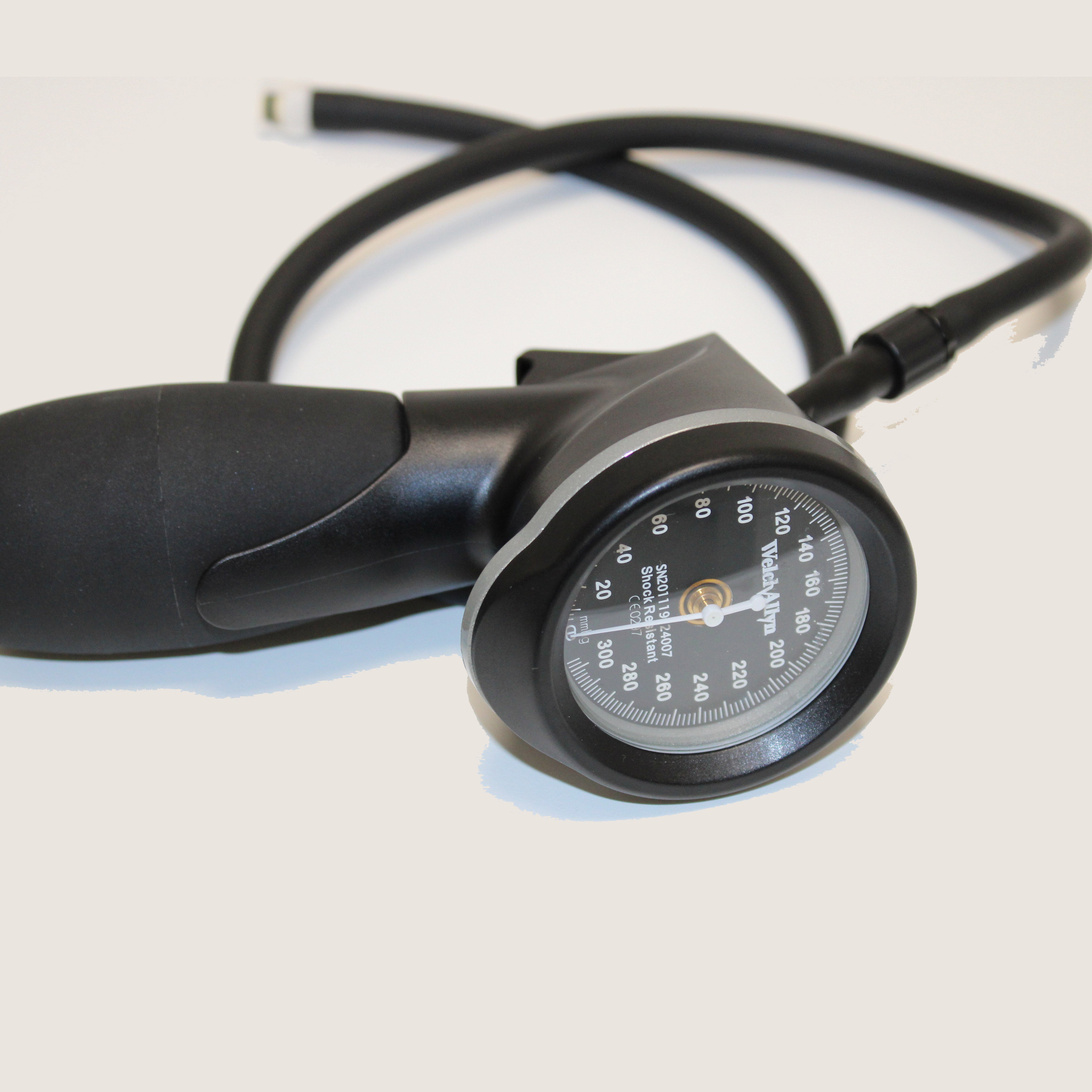 Blood Pressure cuff & aneroid sphyg w trigger release valve & colder connector